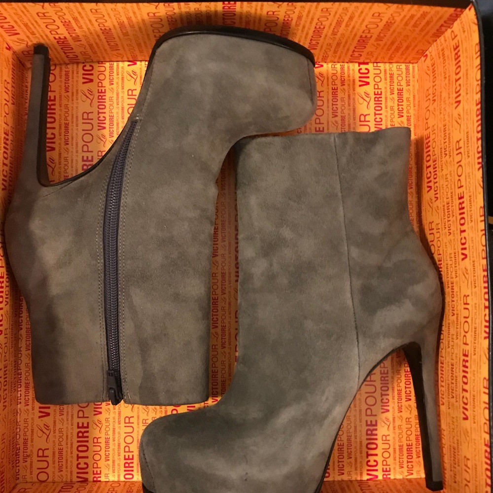 NEW La Victoire Gray Suede Booties